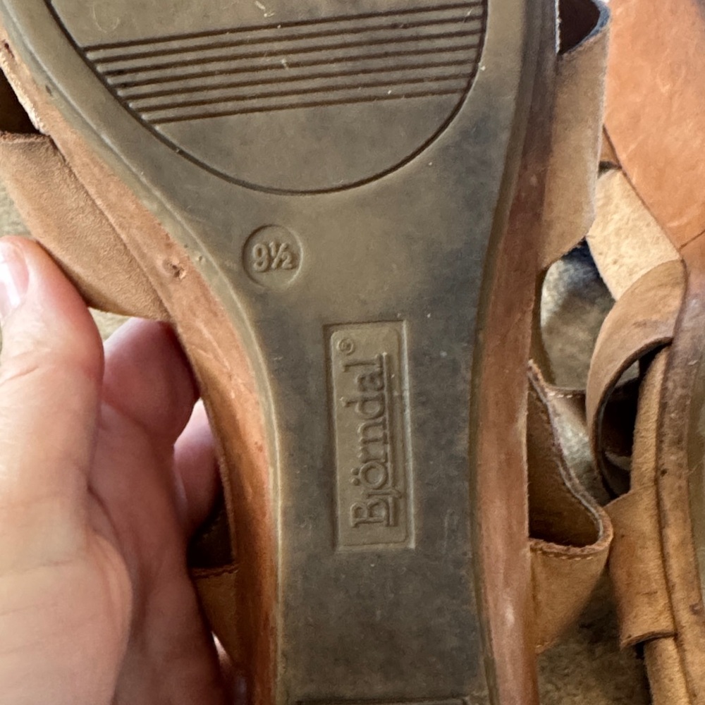 Stylish Women's Sandals in Black and Brown - Picture 6 of 6